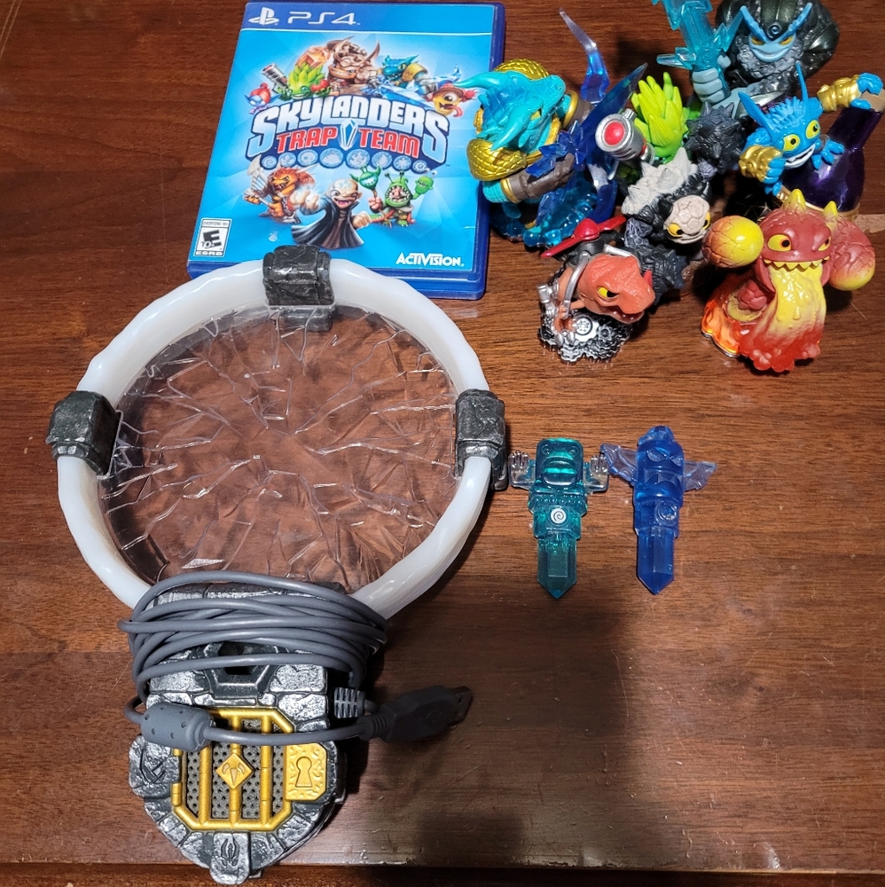 Skylanders trap team starter set